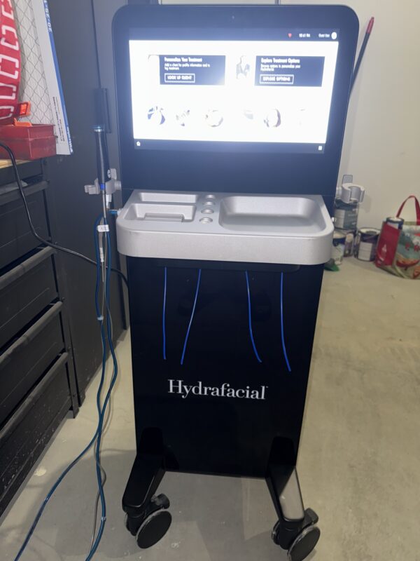 Very Lighlty Used 2022 Hydrafacial Syndeo Facial System - Includes Lymphatic Drainage & Light Stim Elipsa Hands-Free LED Light Therapy - Includes Representation for Codes, Service & Consumables (jp/san)