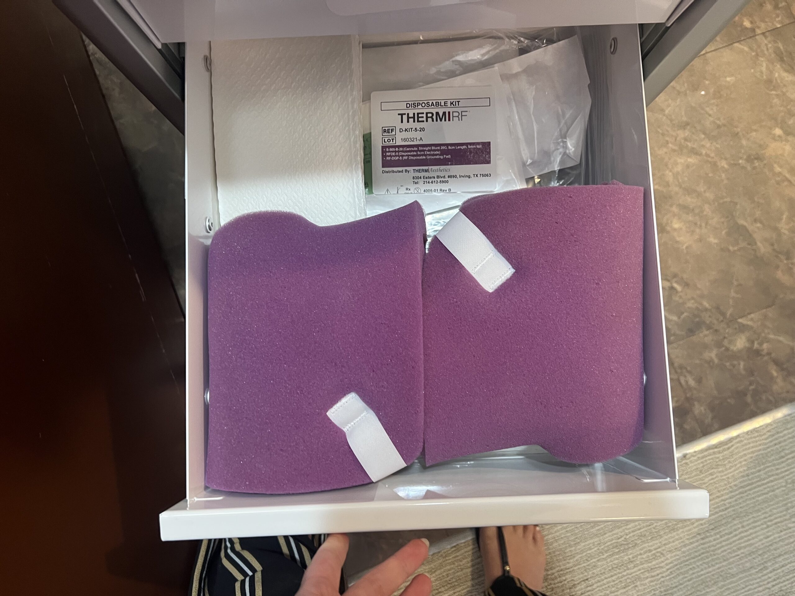 2016 Thermi Aesthetics ThermiRF with 8mm & 10mm ThermiSmooth HP's & Accessories - for Skin Tightening and Wrinkle Reduction - with ThermiVA & ThermiTight Electrodes & Real-Time Temperature Monitoring - Free Shipping & Warranty - (km/eva) - Image 9