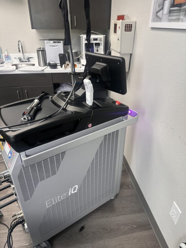 2022 Cynosure Elite IQ - 755nm & 1064nm - 2.5mm to 24mm Spot Sizes - LOW USE & PULSES - for Hair Removal, Pigment & Vascular, Warts, Wrinkles, Rosacea and More - Free Shipping & Warranty (km/swi) - Image 3