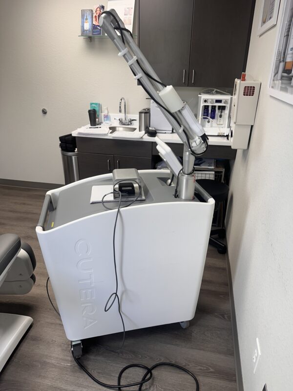 2016 Cutera Enlighten - 532 nm & 1064 nm Q-Switched Laser - Tattoo & Pigment Removal, Skin Rejuvenation - Includes Shipping & Warranty (km/swi) - Image 3