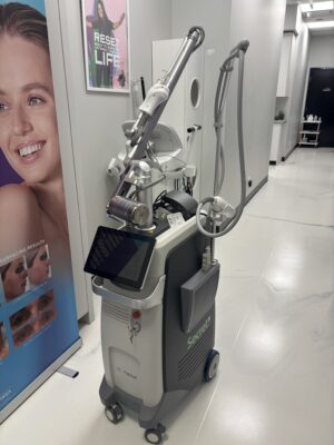 2021 Cutera Secret PRO - Co2 Fractional & RF Microneedling System - Co2 Fractional Handpiece, & Radio Frequency with 25-Pin/60 Pin Handpiece - CONSUMABLE PURCHASING SUPPORT INCLUDED - Only 33 Hours of Use - Free Shipping & Warranty (km/tru)