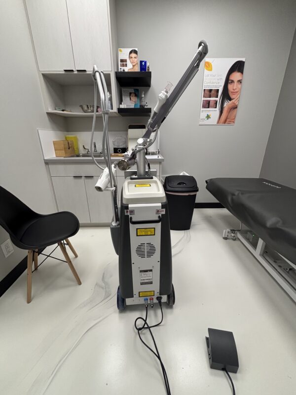 2021 Cutera Secret PRO - Co2 Fractional & RF Microneedling System - Co2 Fractional Handpiece, & Radio Frequency with 25-Pin/60 Pin Handpiece - CONSUMABLE PURCHASING SUPPORT INCLUDED - Only 33 Hours of Use - Free Shipping & Warranty (km/tru) - Image 5
