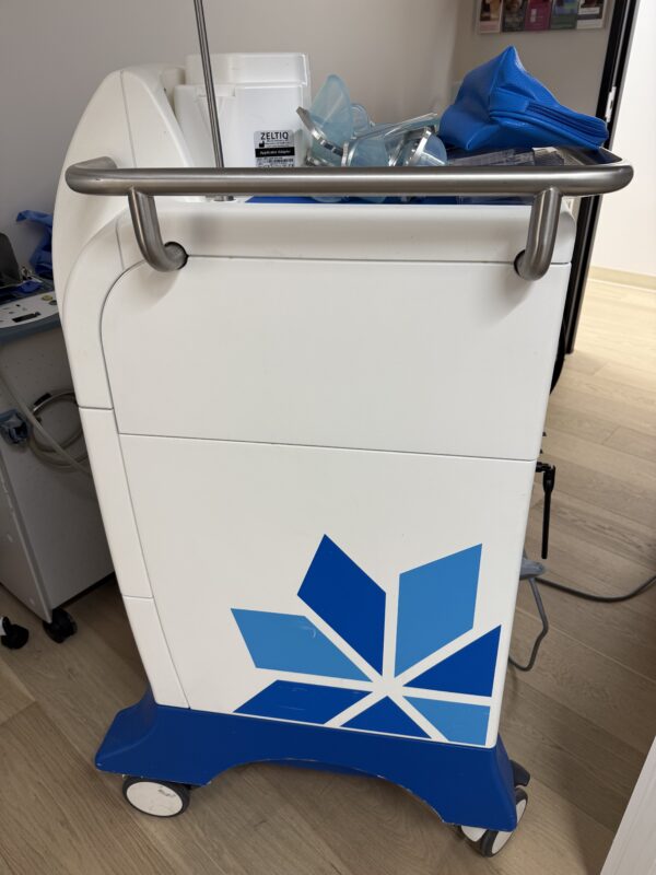 2015 Zeltiq Coolsculpting with (8) Applicators - (3) CoolAdvantage, (2) CoolAdvantage Plus, CoolAdvantage Petite, CoolMini, & CoolSmooth Pro Applicators - Includes Warranty & Free Shipping (km/aus) - Image 3