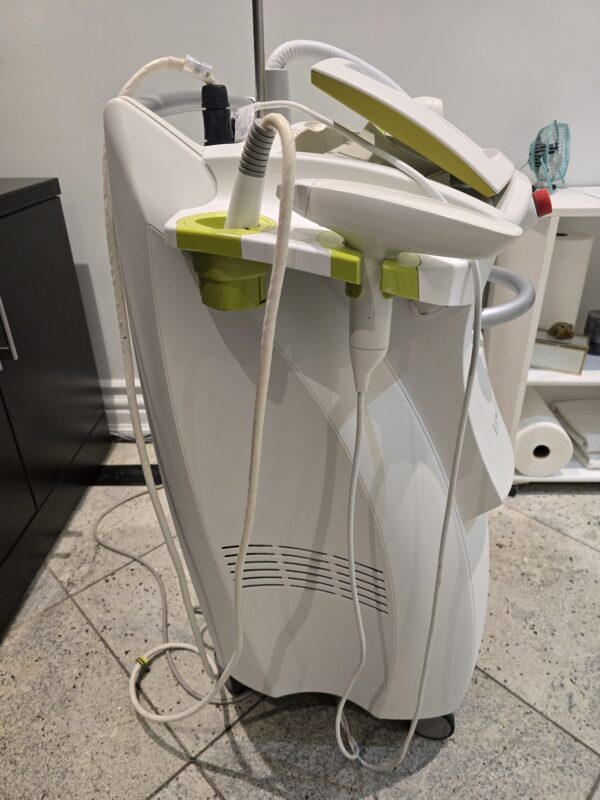 2018 Venus Concepts Versa - PERFECT CONDITION - with (4) HANDPIECES - Brand New IPL Handpiece- HR690XL, (3) RF Skin Tightening Handpieces - Diamond Polar Face, Octipolar Body, & (1) Viva Skin Resurfacing NanoFractional Handpiece - UNLOCKED & Includes Viva Consumable Support - Free Shipping & Warranty (km/far) - Image 3
