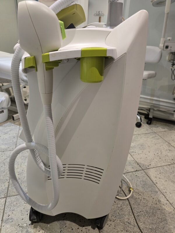 2018 Venus Concepts Versa - PERFECT CONDITION - with (4) HANDPIECES - Brand New IPL Handpiece- HR690XL, (3) RF Skin Tightening Handpieces - Diamond Polar Face, Octipolar Body, & (1) Viva Skin Resurfacing NanoFractional Handpiece - UNLOCKED & Includes Viva Consumable Support - Free Shipping & Warranty (km/far) - Image 4