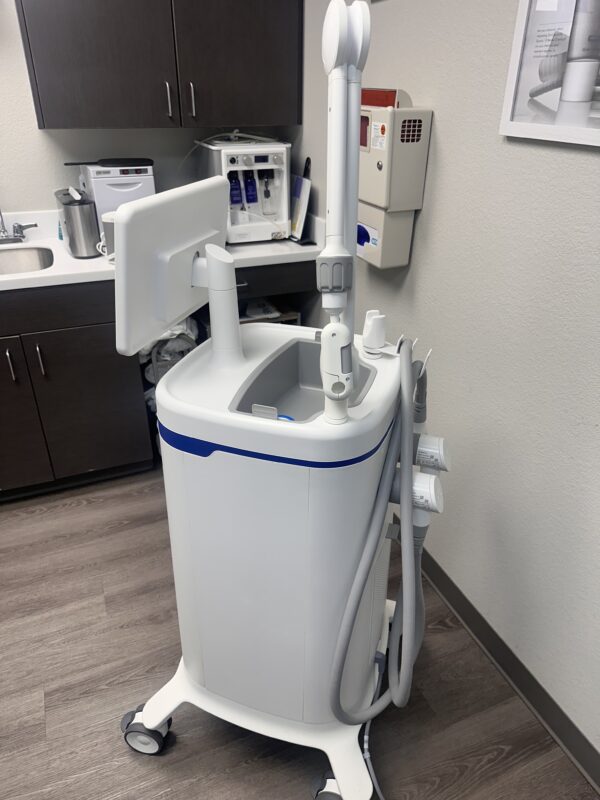 2021 Zeltiq Coolsculpting Elite with (9) Applicator Heads, (2) Umbilicals - INCLUDES SUPPORT FOR COOLCARD PURCHASING - Free Shipping (km/swi) - Image 4