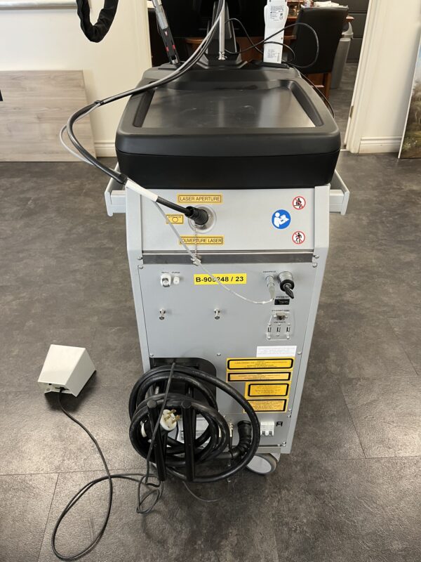 2022 Cynosure Elite IQ - 755nm & 1064nm - 2.5mm to 24mm Spot Sizes - VERY LOW USE & PULSES - Total Pulse Counts = ONLY 233,194 - for Hair Removal, Pigment & Vascular, Warts, Wrinkles, Rosacea and More - Includes Skin Chiller, Free Shipping & Warranty (jp/dc) - Image 5