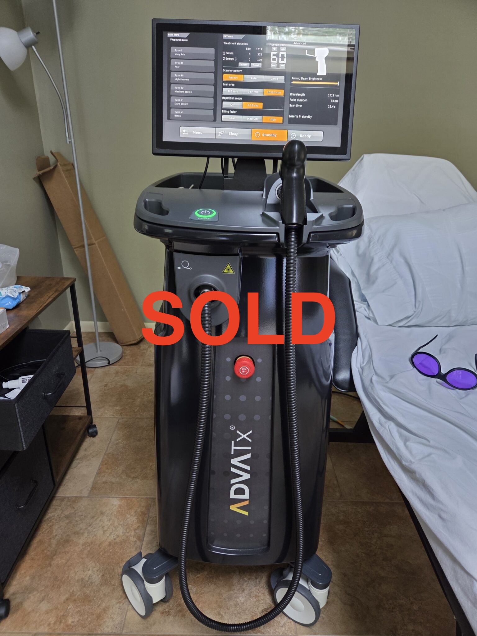 2023 Advalight ADVATx Dual-Wavelength Laser - 589 nm Yellow Light & 1319 nm Infrared Light for Acne, Non-Ablative Skin Rejuvenation, Superficial Pigmentation & Stretch Marks - NO CONSUMABLES REQUIRED - Lightly Used- Free Shipping & Warranty (jp/cor-gs)s