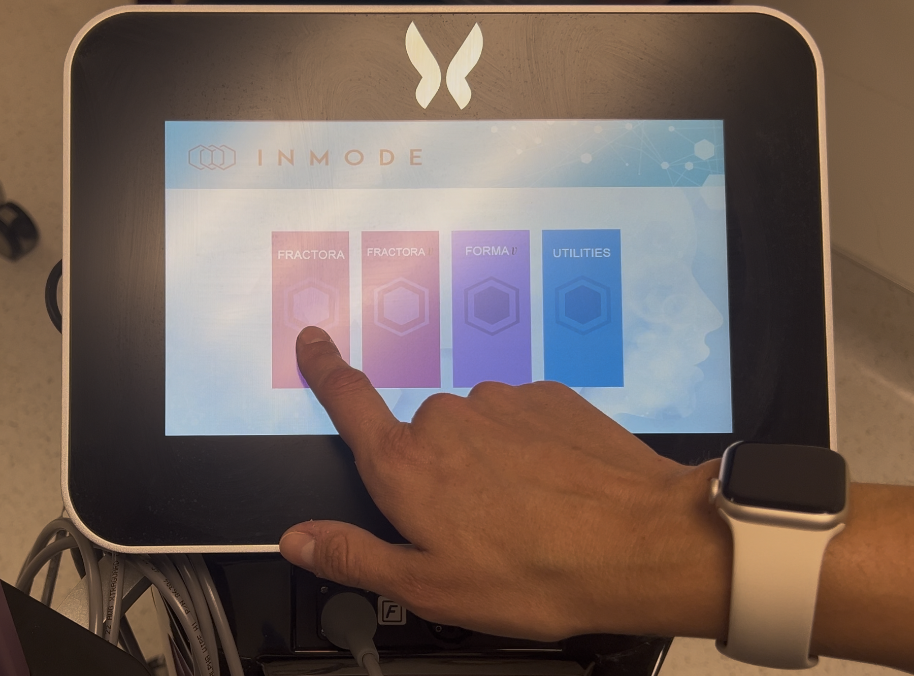 2018 Inmode Votiva with (2) Handpieces - (1) FormaV Plus 90 Radio Frequency Vaginal & Incontinence Handpiece & (1) Fractora Handpiece - RF Fractional Skin Resurfacing - INCLUDES CONSUMABLE PURCHASING SUPPORT - Free Shipping & Warranty (km/dan-ve)x - Image 15