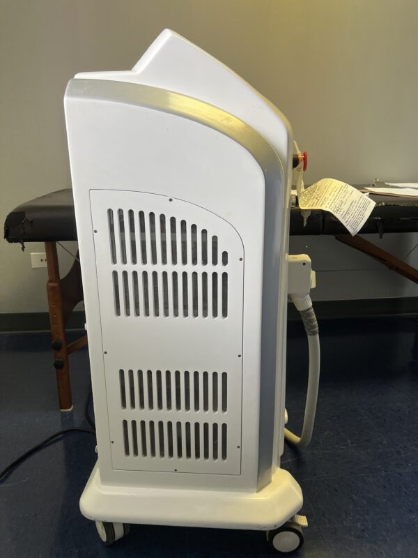 2022 Sincoheren Razorlase Multi-Wavelength 755nm Alexandrite (Skin Types I–III), 808nm Diode (Skin Types I–V) & 1064 nm YAG-Like (Skin Types IV–VI) Diode Laser for Hair Removal - NO CONSUMABLES REQUIRED - Free Shipping & Warranty Included (jp/mor) - Image 3