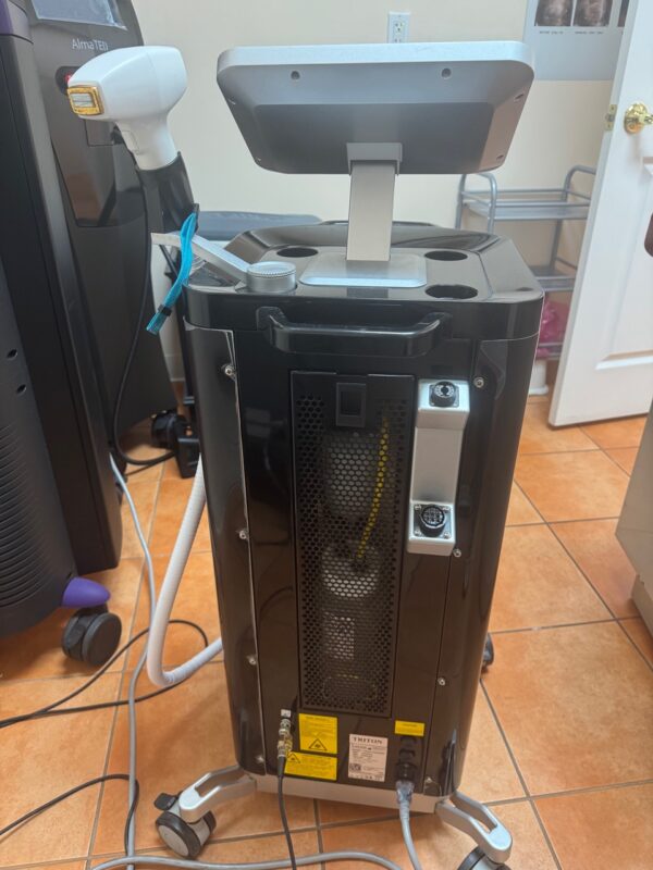 Lightly Used 2018 InMode Triton Multi-Wavelength Hair Removal - Alexandrite, Nd Yag, Diode Hair Removal - with (2) Handpieces (1) Duo Light 755nm/810nm HP & (1) Duo Dark 810/1064 HP - Perfect Condition - Free Shipping & Warranty Included (jp/bc) - Image 6