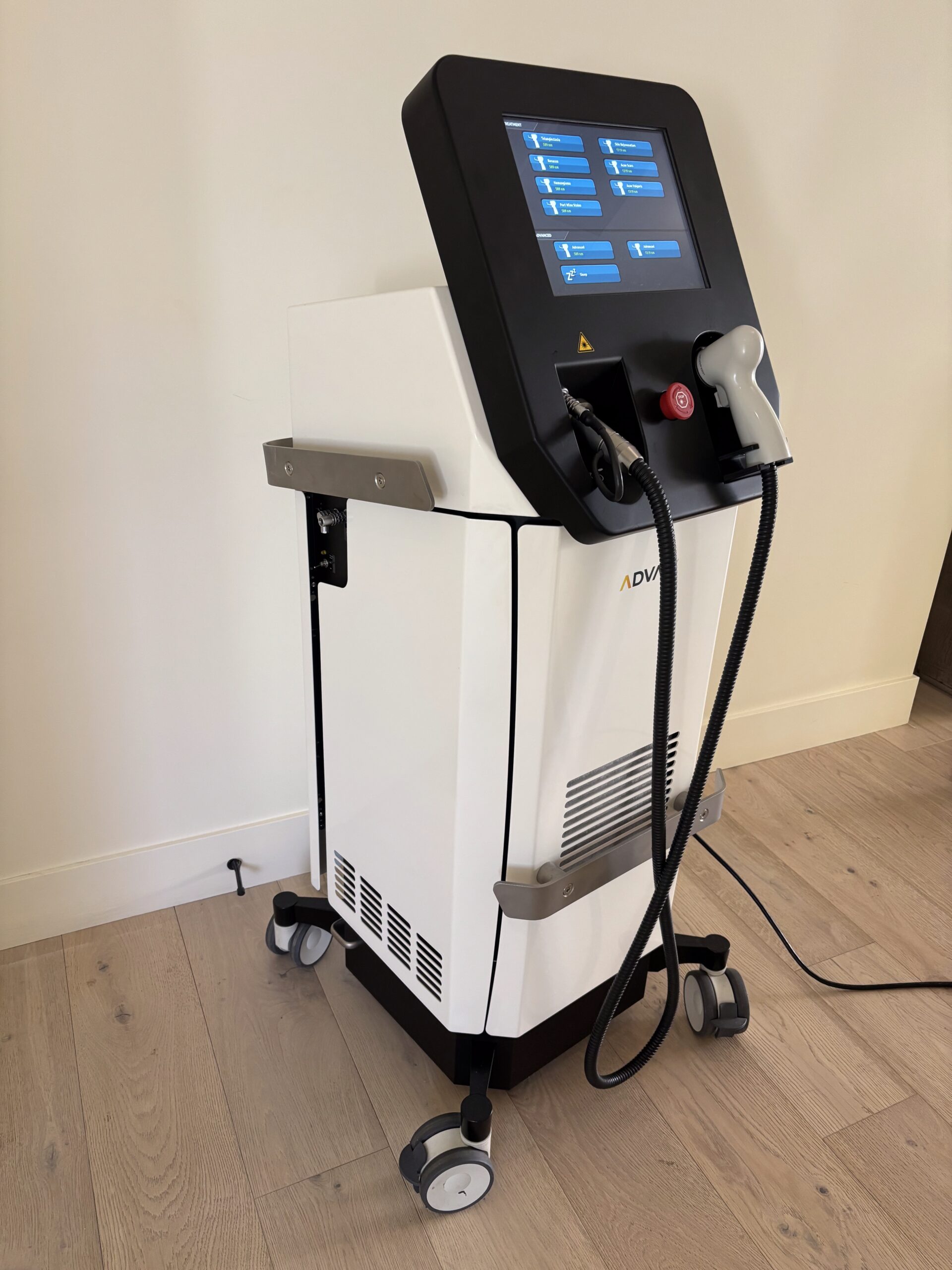 2021 Advalight ADVATx Dual-Wavelength Laser - 589 nm Yellow Light & 1319 nm Infrared Light for Acne, Non-Ablative Skin Rejuvenation, Superficial Pigmentation & Stretch Marks - NO CONSUMABLES REQUIRED - Free Shipping & Warranty (jp/bol-gs) - Image 3