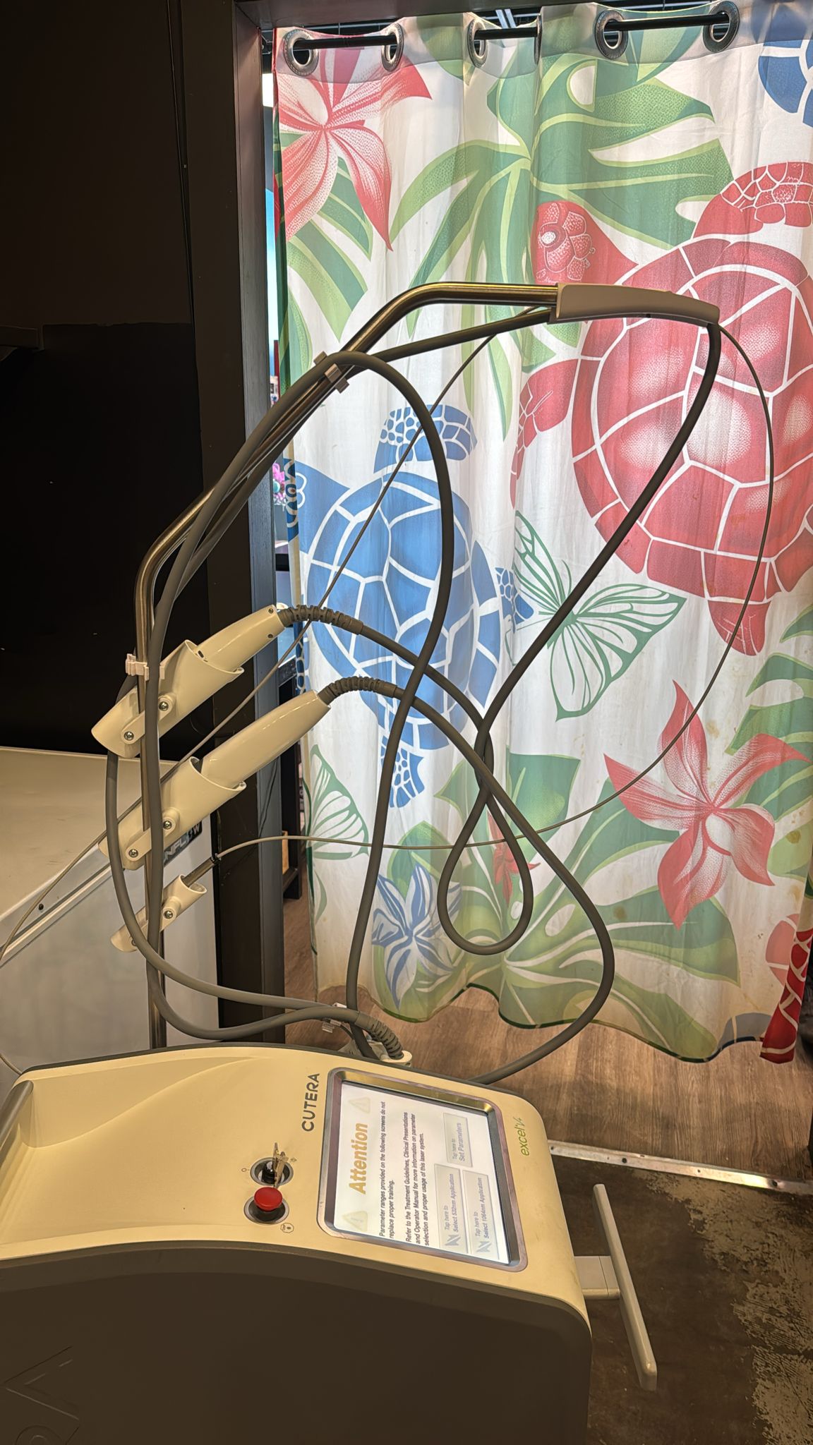 2024 Cutera Excel V+ Plus Dual Wavelength 1064nm & 532nm - with (3) Handpieces - (1) Coolview Handpiece, (1) Genesis V Handpiece, and (1) Dermastat Handpiece - for Vascular Lesions, Pigmented Lesions & Non-Ablative Skin Revitalization - NO CONSUMABLES REQUIRED - Free Shipping & Warranty (km/kia) - Image 7