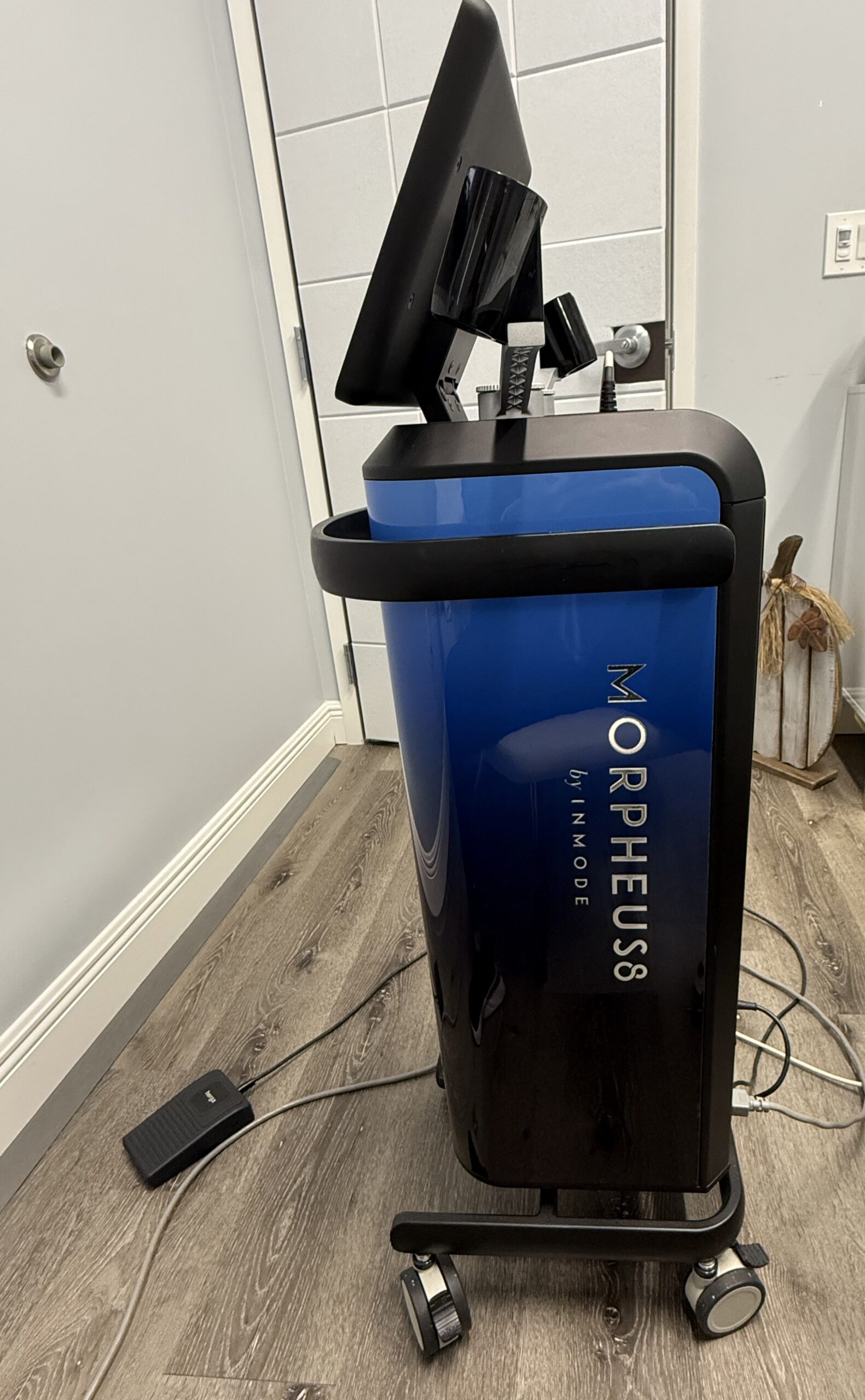2021 Inmode Morpheus8 PRO Radio Frequency Microneedling - with Face & Body Handpieces - Skin Tightening, Cellulite Reduction, Resurfacing, Scar Correction - Includes CONSUMABLE PURCHASING SUPPORT, (4) Tips, Warranty & Free Shipping (km/kel-ve) - Image 3