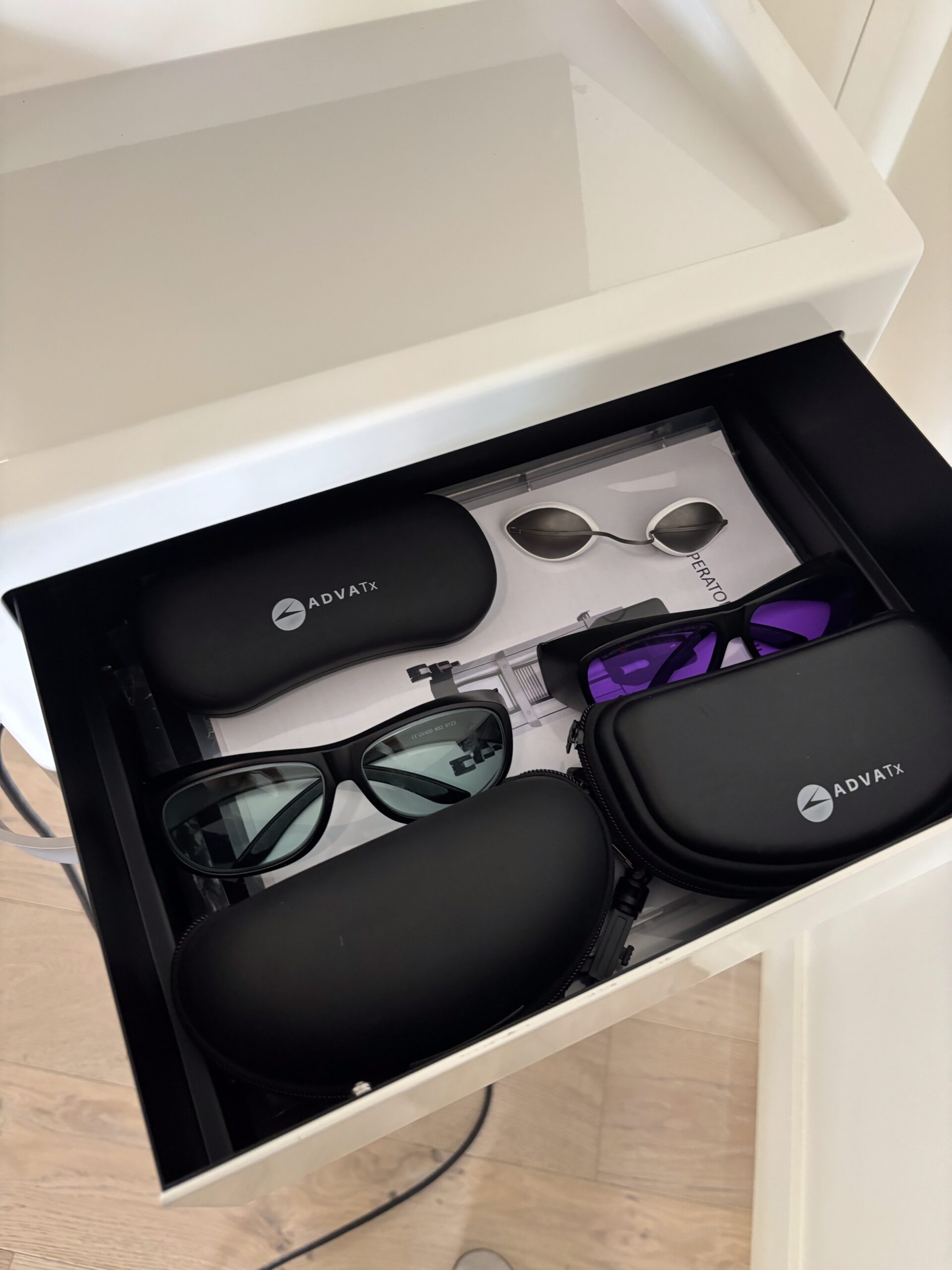 2021 Advalight ADVATx Dual-Wavelength Laser - 589 nm Yellow Light & 1319 nm Infrared Light for Acne, Non-Ablative Skin Rejuvenation, Superficial Pigmentation & Stretch Marks - NO CONSUMABLES REQUIRED - Free Shipping & Warranty (jp/bol-gs) - Image 12