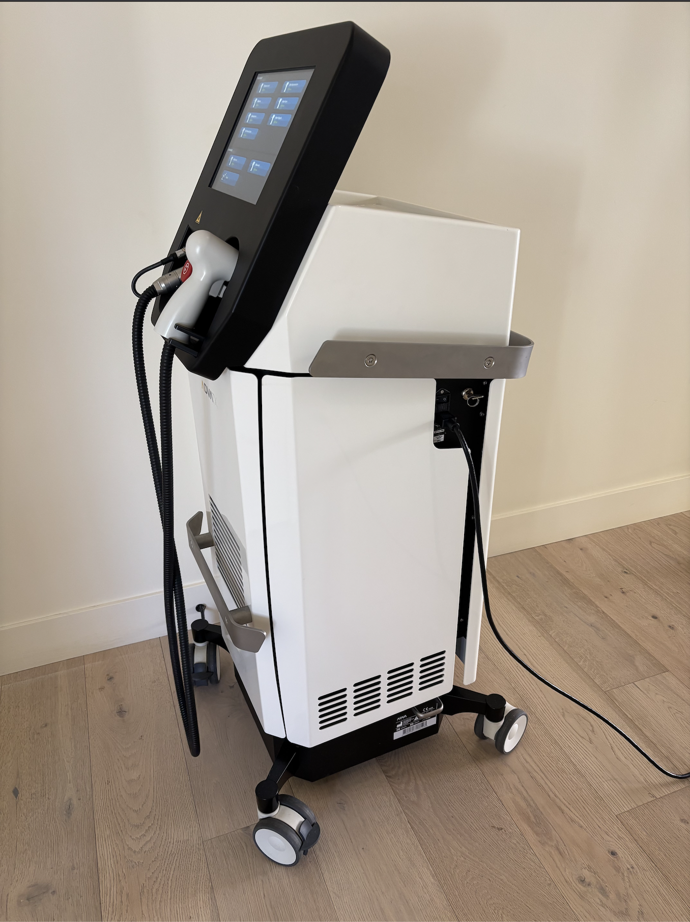 2021 Advalight ADVATx Dual-Wavelength Laser - 589 nm Yellow Light & 1319 nm Infrared Light for Acne, Non-Ablative Skin Rejuvenation, Superficial Pigmentation & Stretch Marks - NO CONSUMABLES REQUIRED - Free Shipping & Warranty (jp/bol-gs) - Image 4