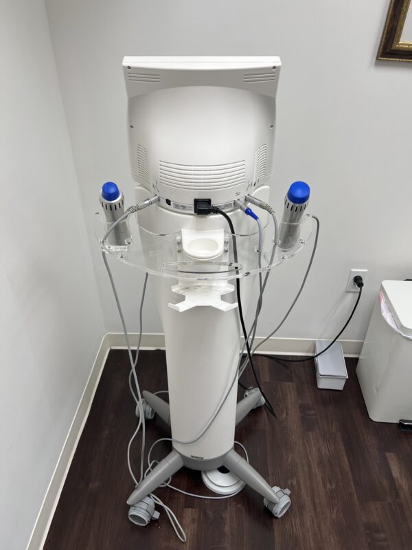 2015 Zimmer ZWave Pro - Electro-Magnetically Generated Radial Pulse Cellulite Smoothing & Erectile Dysfunction - Includes (1) Large Handpiece & (1) Small Handpiece - Partially Used 900k/8M, & 1.3M/8M Pulses - Free Warranty & Shipping (km/leg) - Image 5