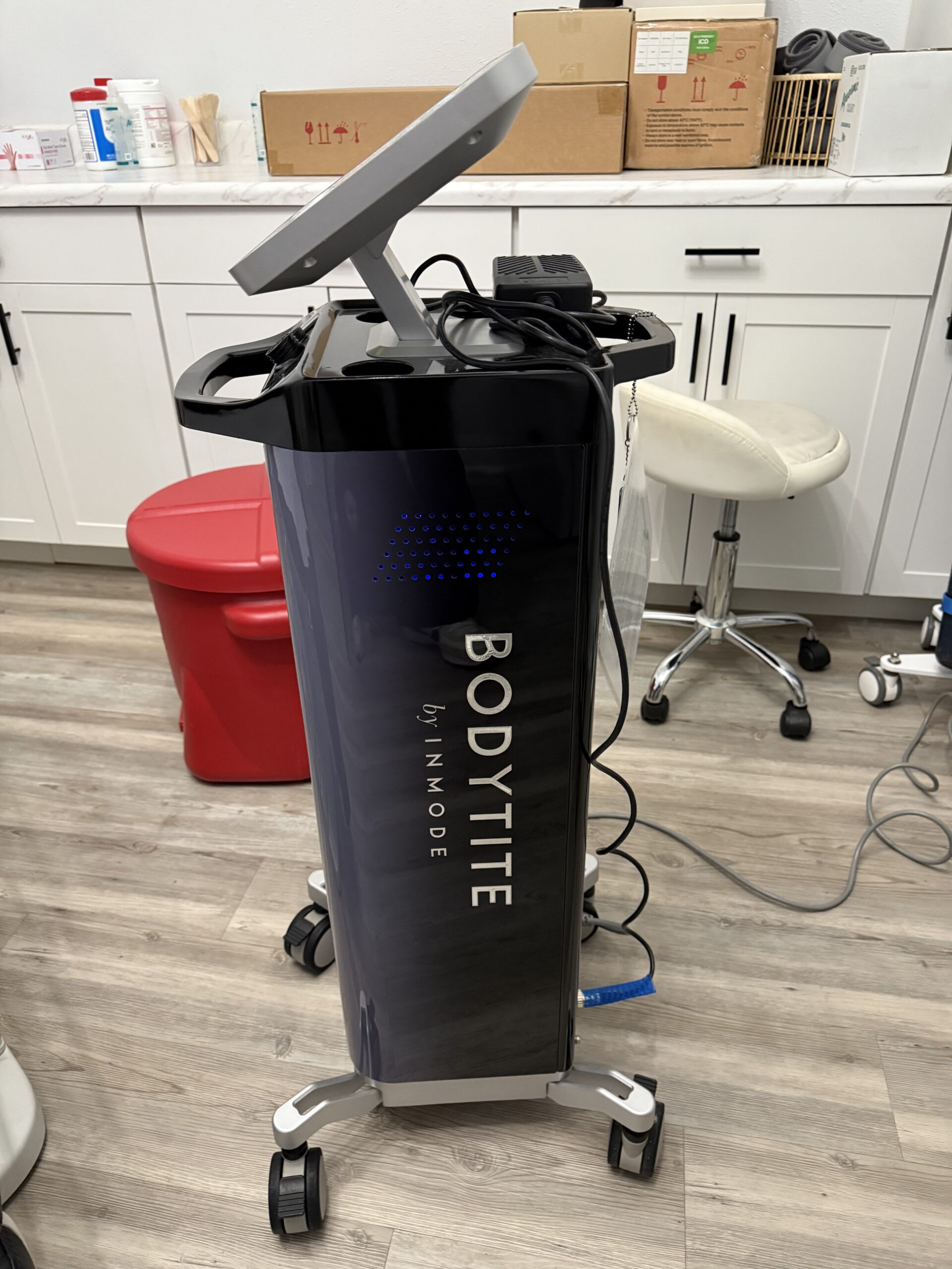 2023 InMode BodyTite - with BodyTite, FaceTite, AccuTite - INCLUDES CONSUMABLES PURCHASING SUPPORT, Warranty & Free Shipping (km/rey-ve) - Image 3