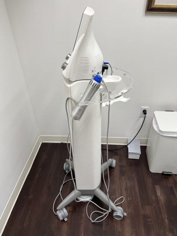 2015 Zimmer ZWave Pro - Electro-Magnetically Generated Radial Pulse Cellulite Smoothing & Erectile Dysfunction - Includes (1) Large Handpiece & (1) Small Handpiece - Partially Used 900k/8M, & 1.3M/8M Pulses - Free Warranty & Shipping (km/leg) - Image 3