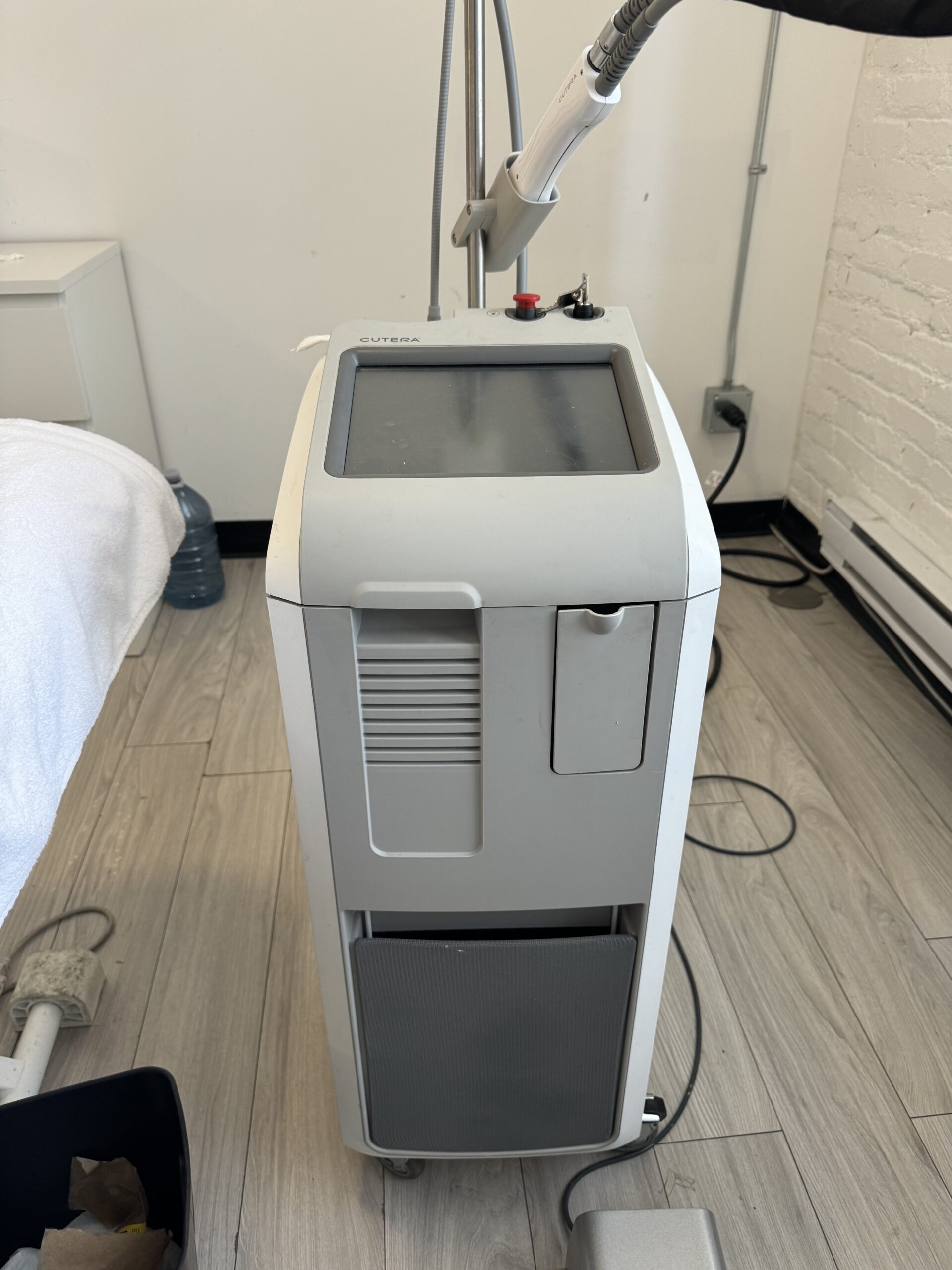 2023 Cutera Excel HR - 1064nm & 755nm Hair Removal System, Pigment, Facial & Leg Veins, Laser Genesis Skin Rejuvenation - All Skin Types I-IV - Free Shipping & Warranty (km/kia)