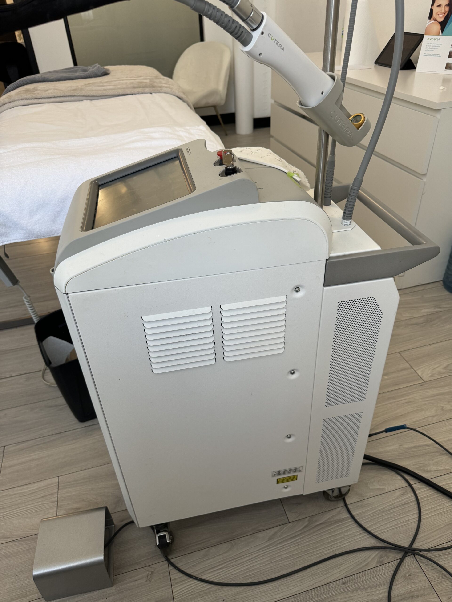 2023 Cutera Excel HR - 1064nm & 755nm Hair Removal System, Pigment, Facial & Leg Veins, Laser Genesis Skin Rejuvenation - All Skin Types I-IV - Free Shipping & Warranty (km/kia) - Image 3