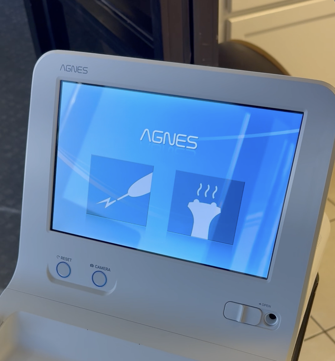 Like New 2022 AMP Agnes RF Microneedling with Surgical RF Microneedling Handpiece - INCLUDES SUPPORT FOR CONSUMABLE PURCHASING - Free Warranty & Shipping - USED FOR 1 TREATMENT ONLY (jp-km/gla) - Image 4