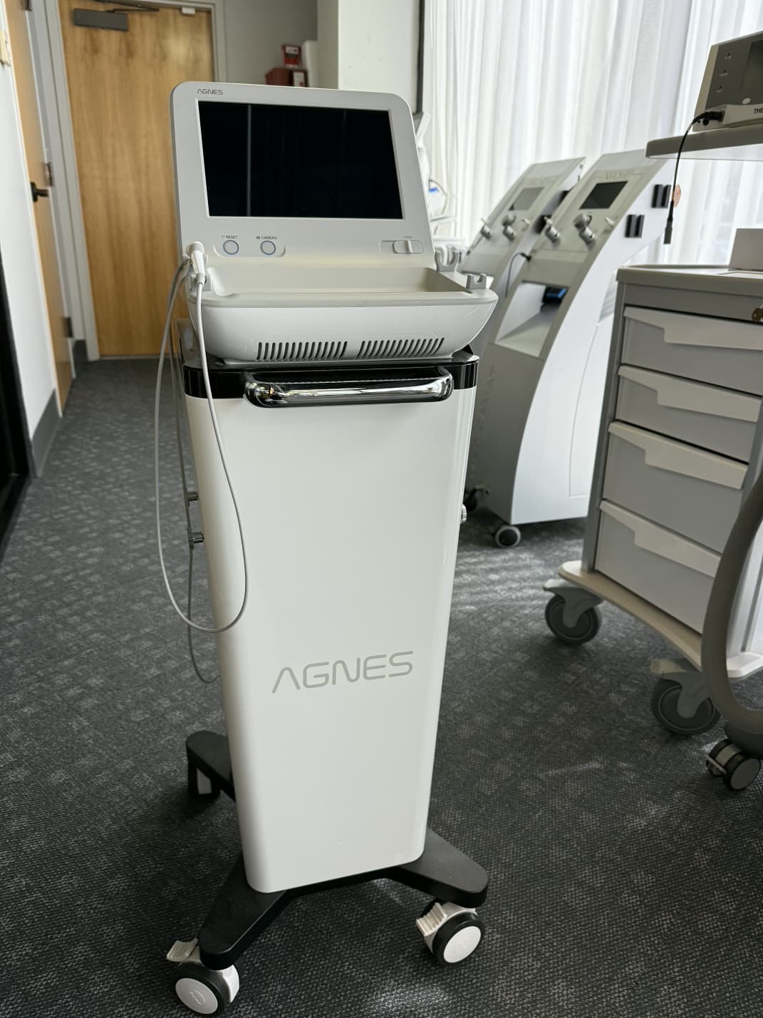 Like New 2022 AMP Agnes RF Microneedling with Surgical RF Microneedling Handpiece - INCLUDES SUPPORT FOR CONSUMABLE PURCHASING - Free Warranty & Shipping - USED FOR 1 TREATMENT ONLY (jp-km/gla)