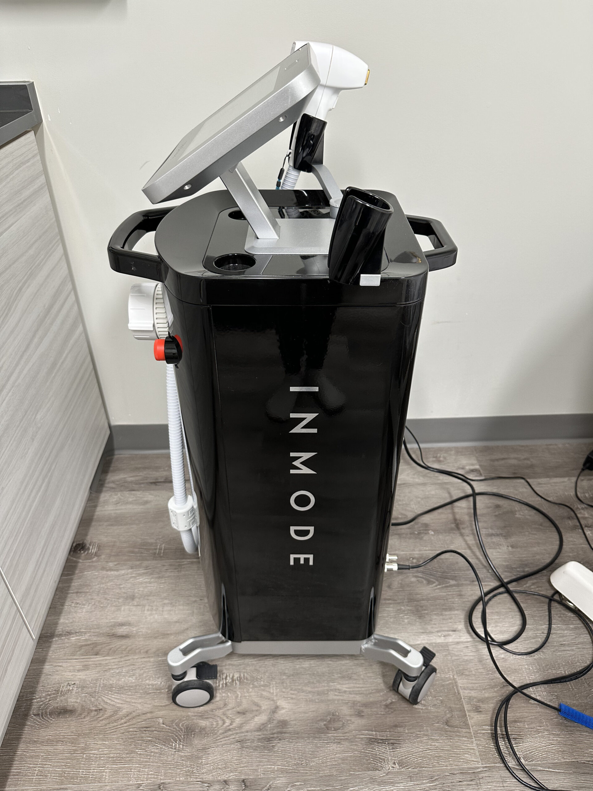 2024 Inmode Optimas with Diolaze XL 810 Diode Hair Removal Handpiece - Excellent Condition, Includes Free Shipping & Warranty (jp/ree) - Image 3