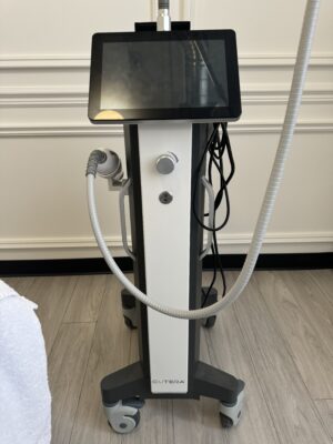 2022 Cutera Secret RF Microneedling Radio Frequency - with (2) Handpieces - (1) 25 pin & (1) 64 pin Handpiece - (km/kia)