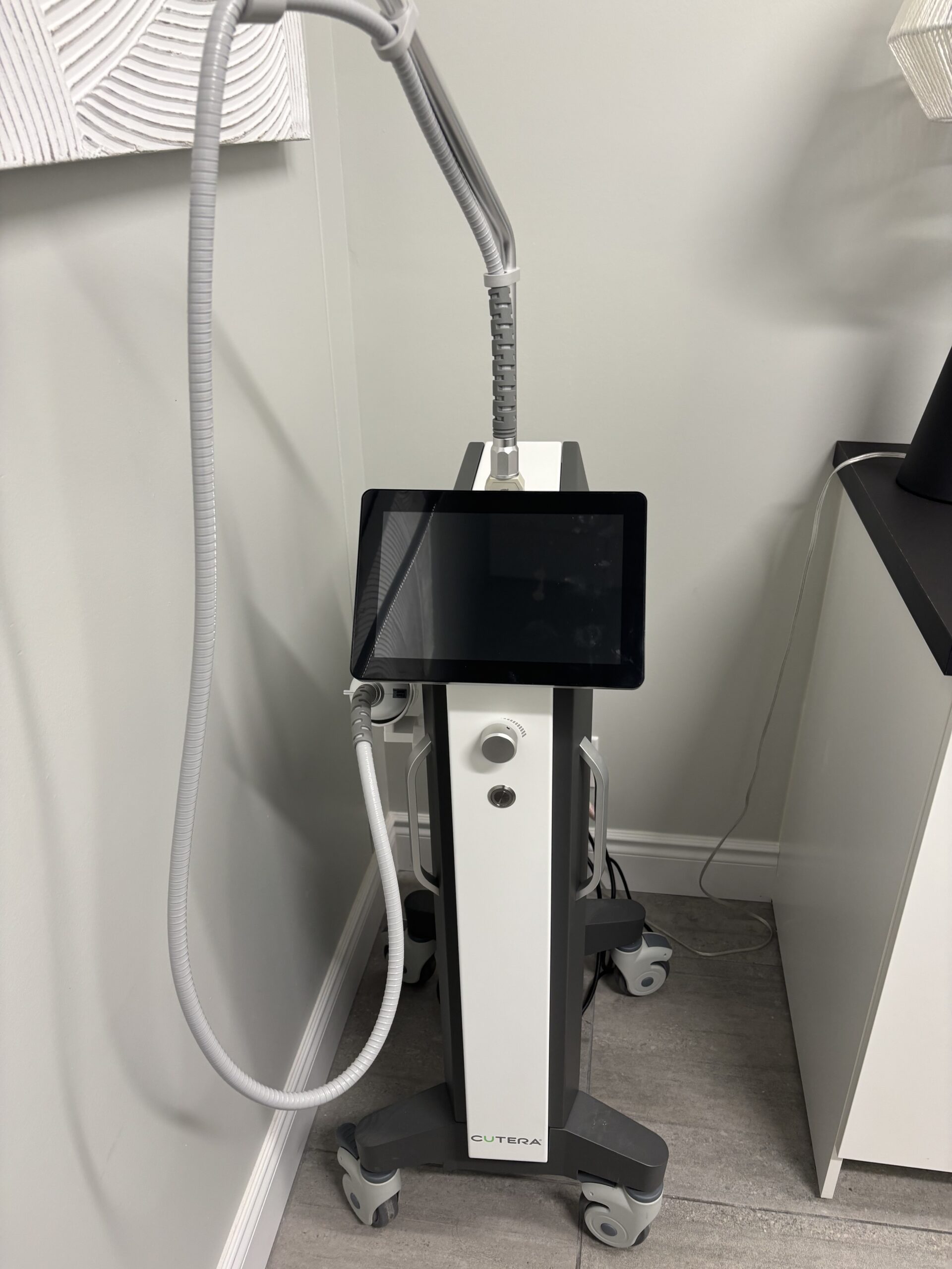 2023 Cutera Secret RF Microneedling Radio Frequency - with (2) Handpieces - (1) 25 pin & (1) 64 pin Handpiece - Perfect Condition - Free Shipping & Warranty (km/kia)