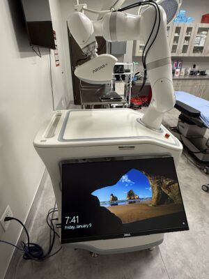 2023 Venus Concepts ARTAS iX Hair Restoration System with Patient Chair - INCLUDES CONSUMABLE PURCHASING SUPPORT - Free Shipping & Warranty (kmdem)