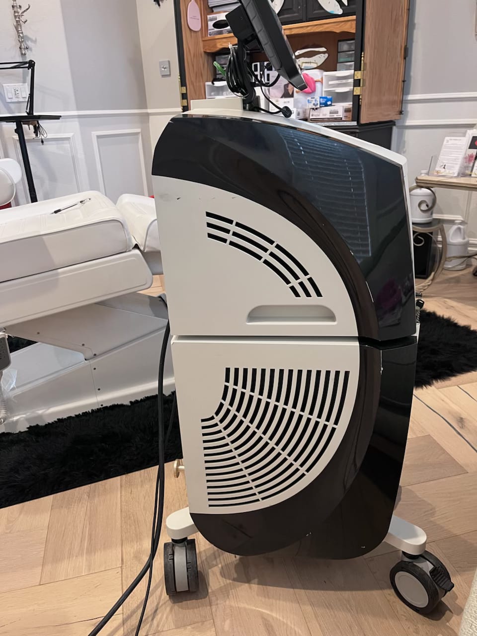 2015 Alma Harmony XL PRO with (4) Handpieces - (1) ClearLift, (1) SHR, (1) Dye SVL, & (1) LED Handpiece - Includes Free Shipping & 90 Day Warranty (km/cas) - Image 4