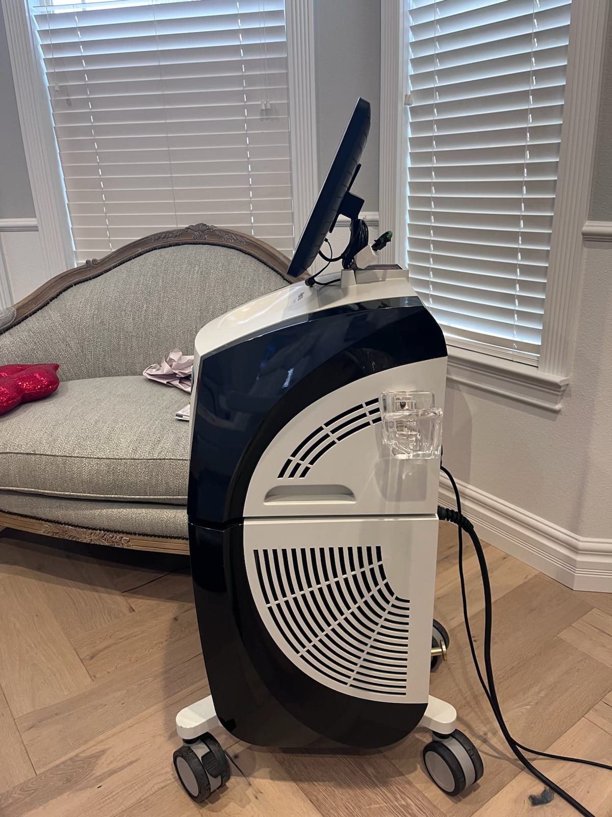 2015 Alma Harmony XL PRO with (4) Handpieces - (1) ClearLift, (1) SHR, (1) Dye SVL, & (1) LED Handpiece - Includes Free Shipping & 90 Day Warranty (km/cas) - Image 3