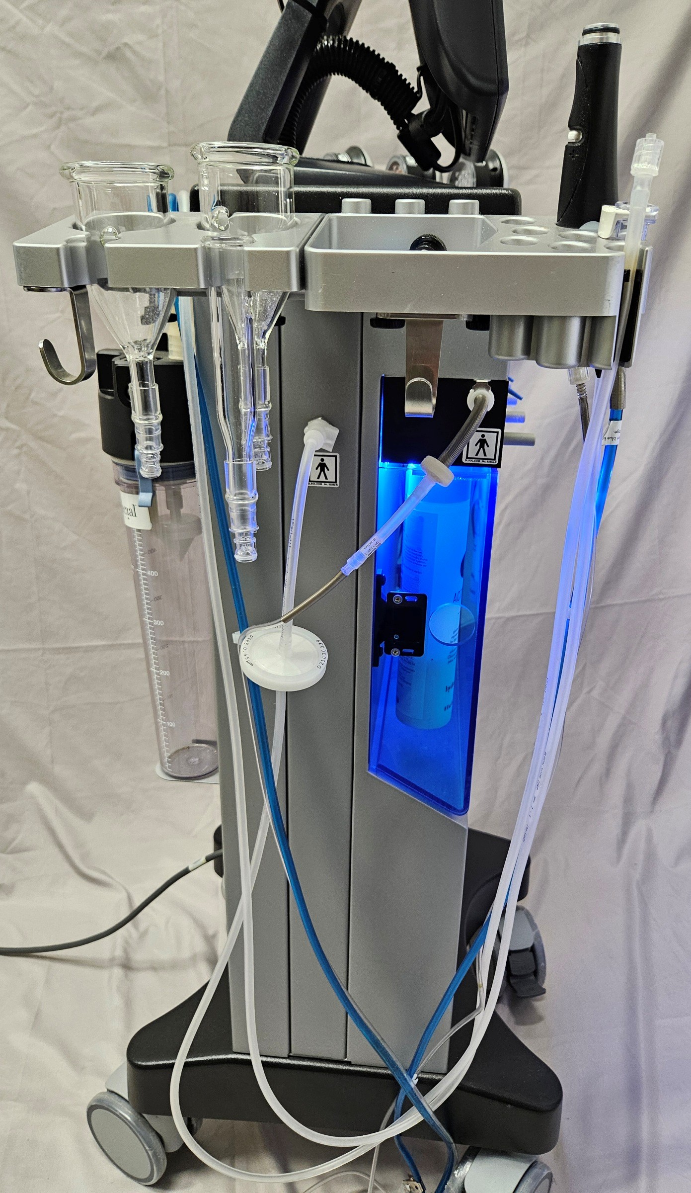 Hydrafacial internal tubing and solution reservoirs