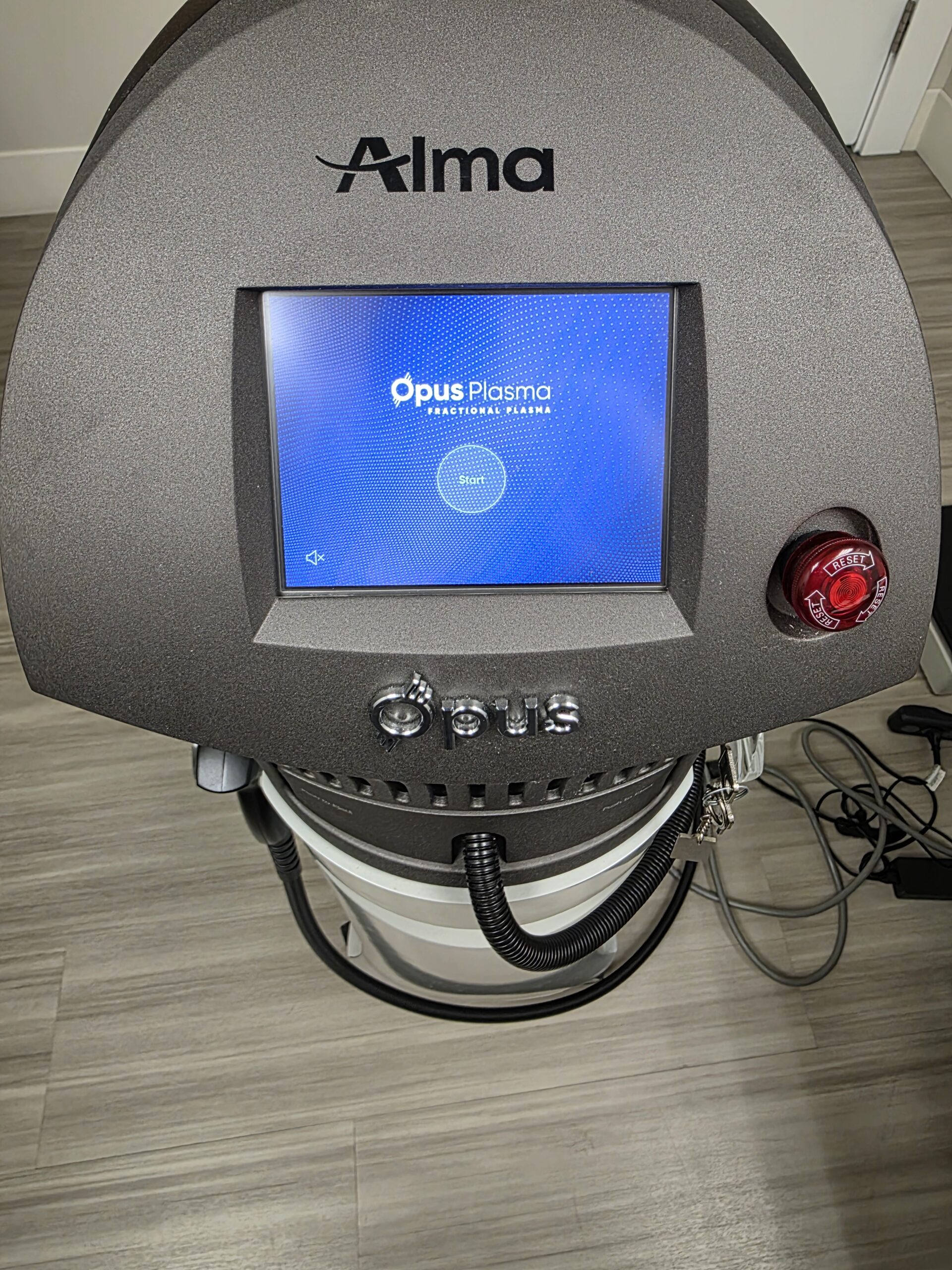 Alma Opus touchscreen powerd on