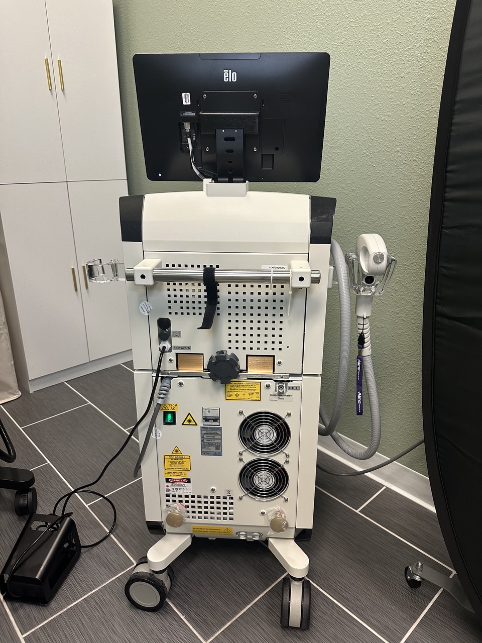 2023 Alma Harmony XL PRO For Sale w/ 3 Handpieces - Image 5
