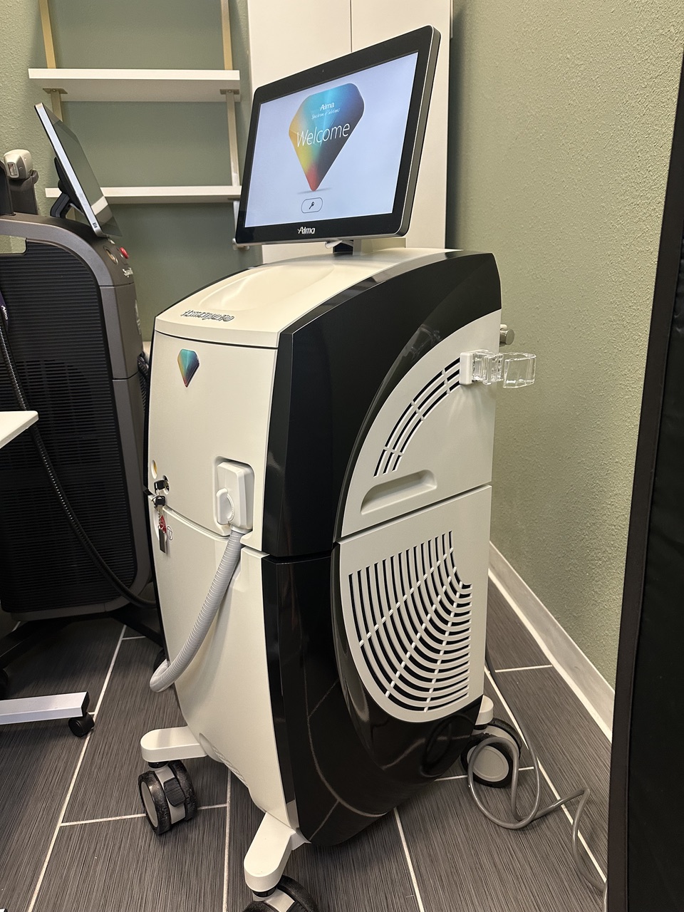 2023 Alma Harmony XL PRO For Sale w/ 3 Handpieces - Image 3